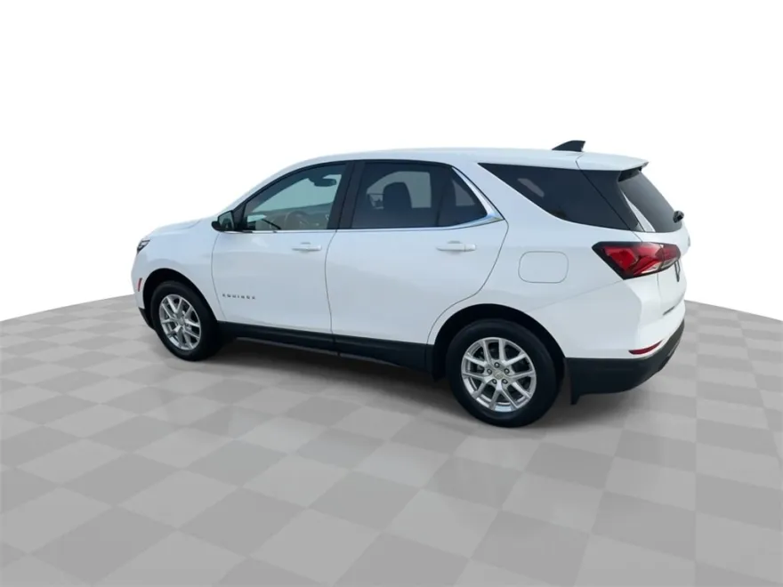 2022 Chevrolet Equinox LT photo 1