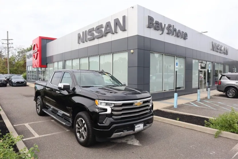 2023 Chevrolet Silverado 1500 High Country photo 1