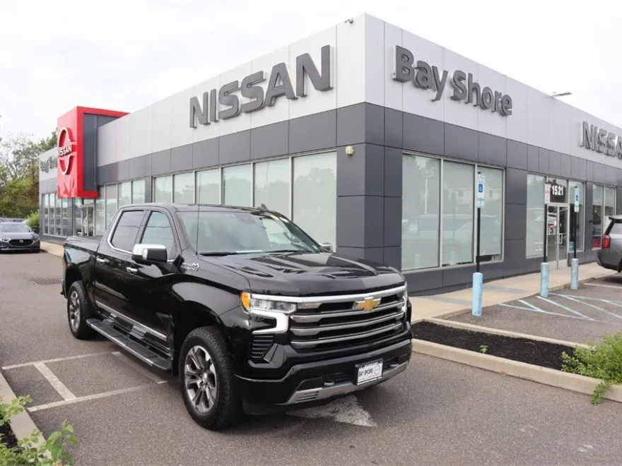 2023 Chevrolet Silverado 1500 High Country photo 1