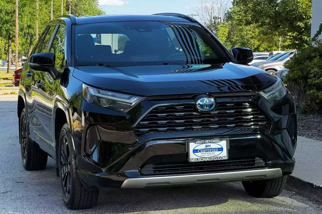 2022 Toyota RAV4 Hybrid SE photo 1