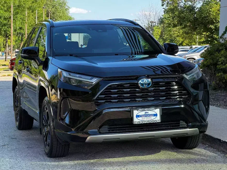 2022 Toyota RAV4 Hybrid SE photo 1