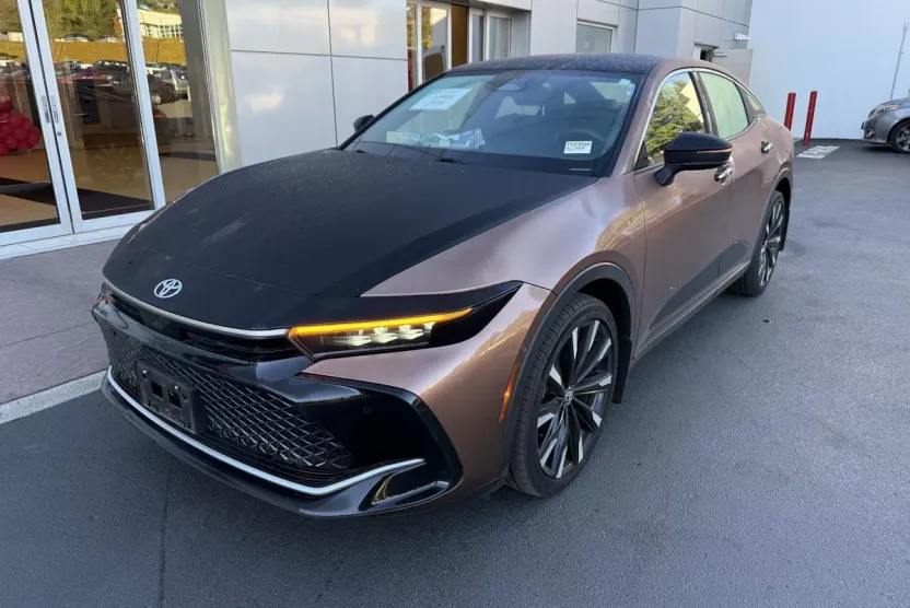 2023 Toyota Crown Platinum photo 1
