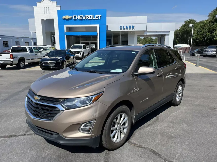 2018 Chevrolet Equinox LT photo 1