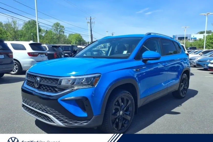 2024 Volkswagen Taos SE photo 1