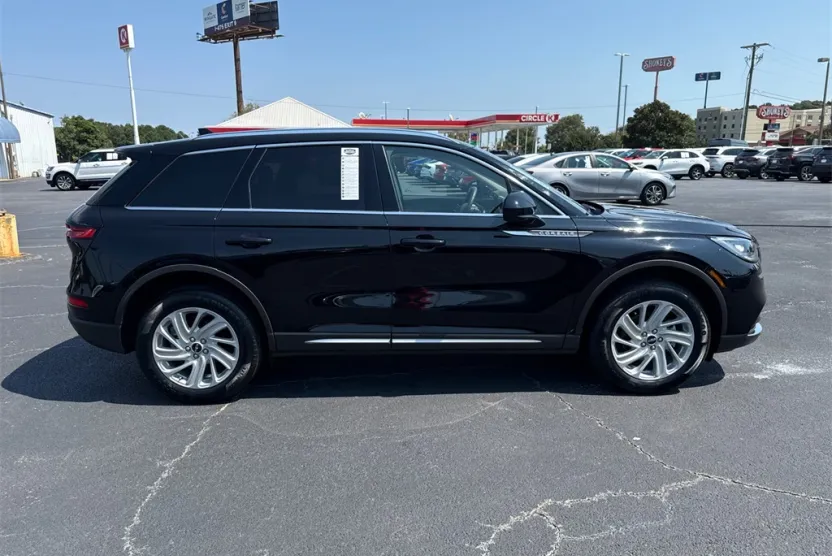2022 Lincoln Corsair Standard photo 1