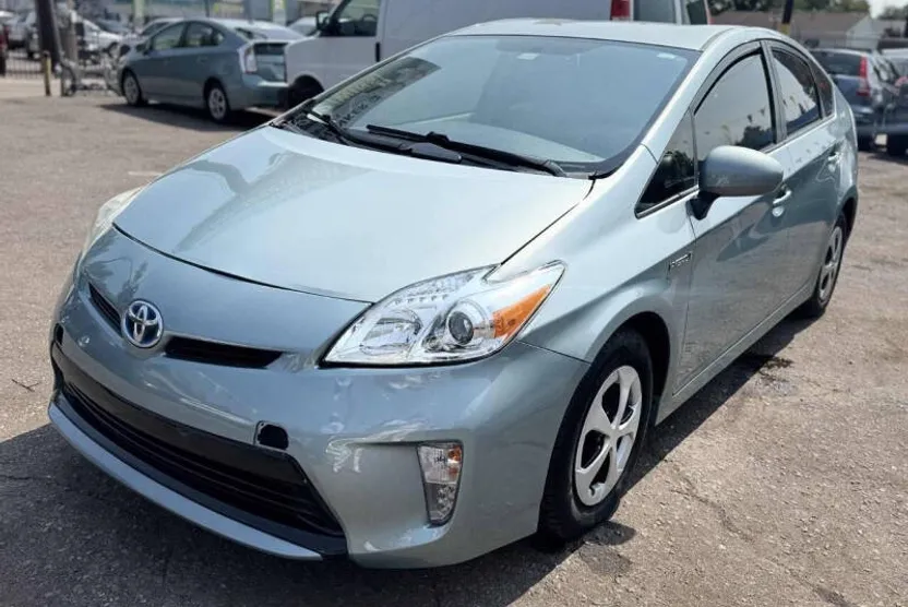 2012 Toyota Prius Four photo 1