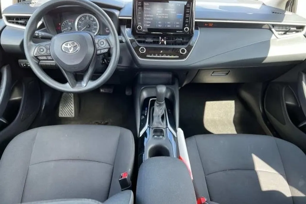 2022 Toyota Corolla LE photo 1