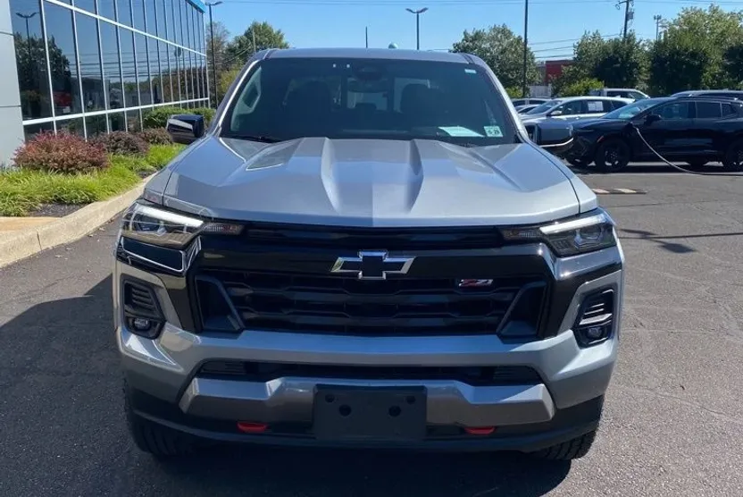 2024 Chevrolet Colorado Z71 photo 1