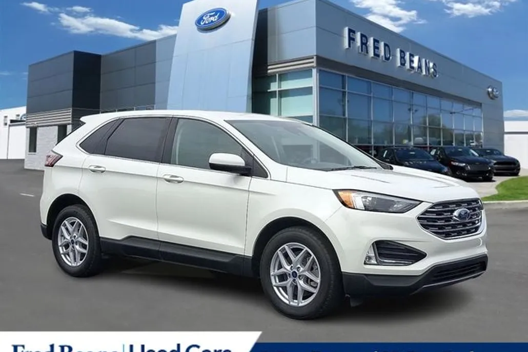 2022 Ford Edge SEL photo 1