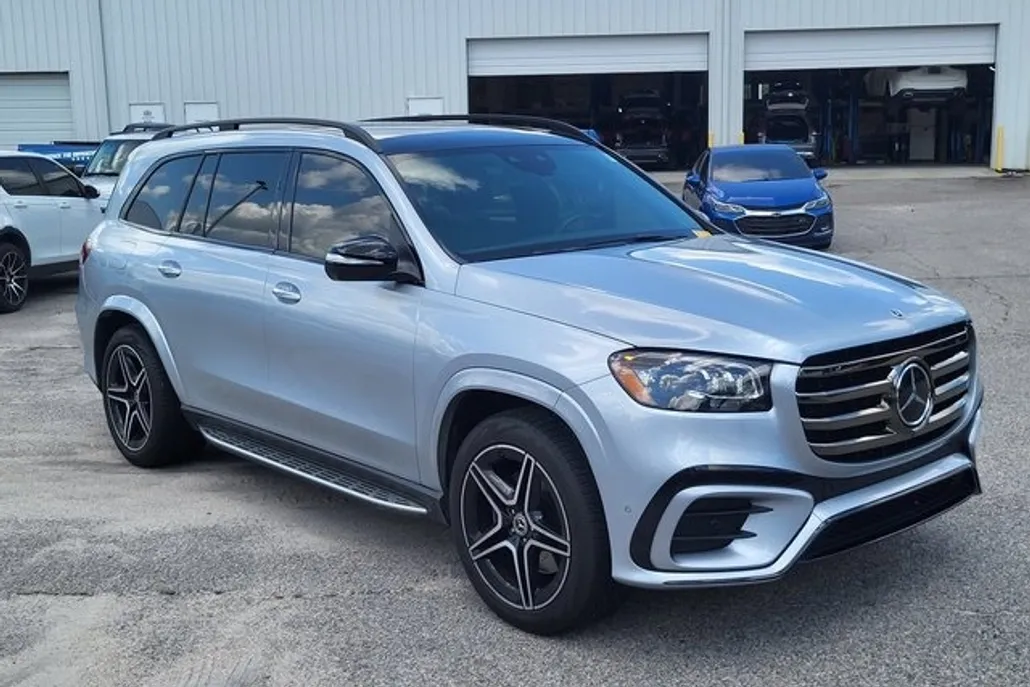 2024 Mercedes Benz GLS 450 4MATIC photo 1