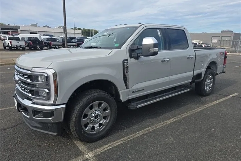 2025 Ford F-250 Lariat photo 1