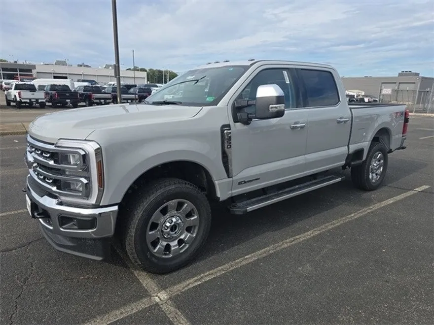 2025 Ford F-250 Lariat photo 1