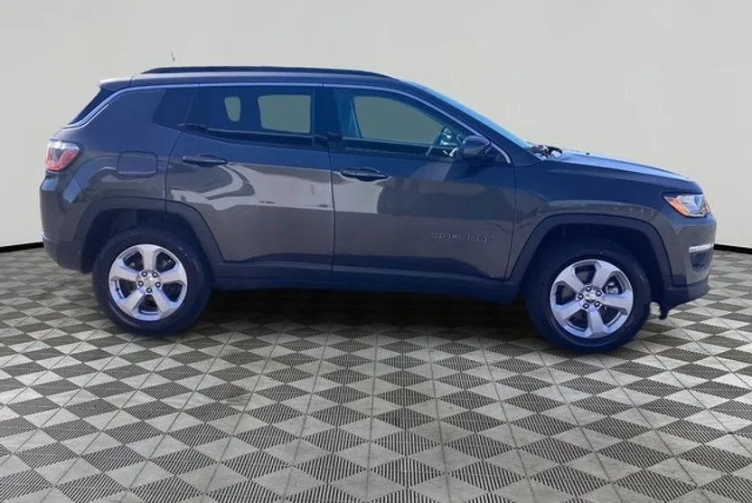 2018 Jeep Compass Latitude photo 1