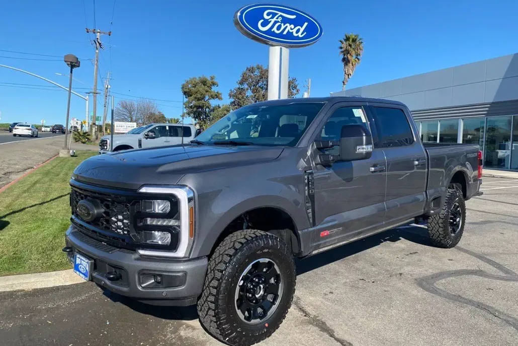 2025 Ford F-250 photo 1