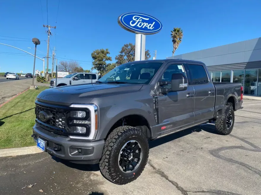2025 Ford F-250 photo 1