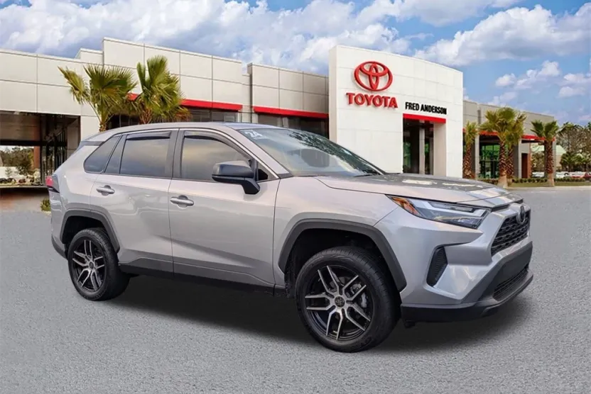 2024 Toyota RAV4 LE photo 1