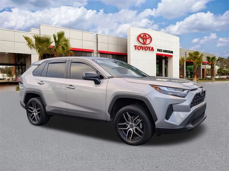 2024 Toyota RAV4 LE photo 1