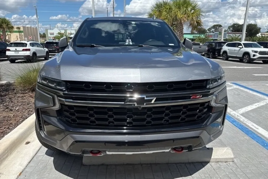 2021 Chevrolet Suburban Z71 photo 1