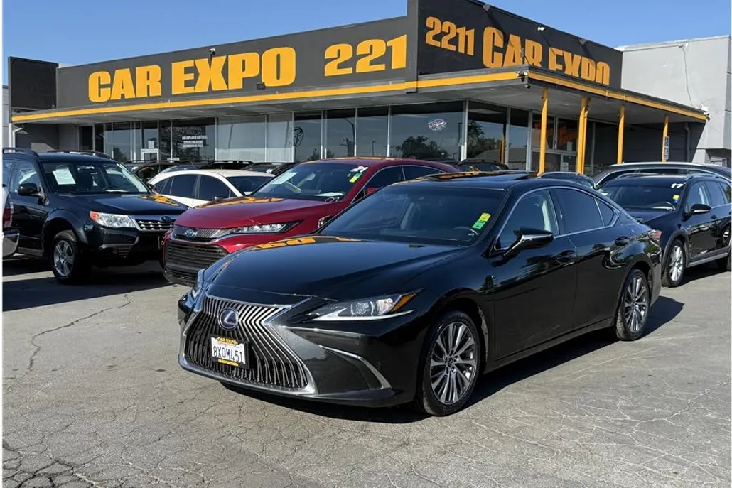 2021 Lexus ES 300h photo 1