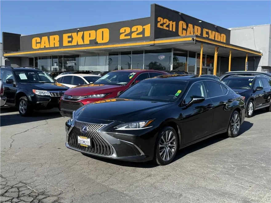 2021 Lexus ES 300h photo 1