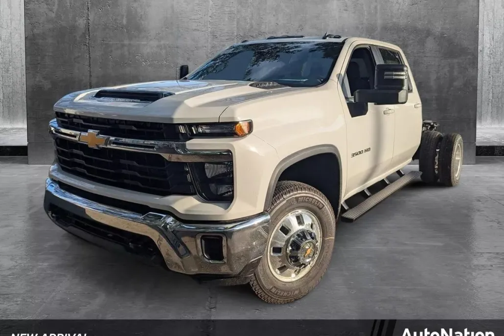 2025 Chevrolet Silverado 3500HD LT photo 1