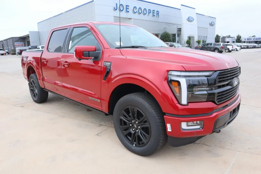 2025 Ford F-150 Platinum photo 1