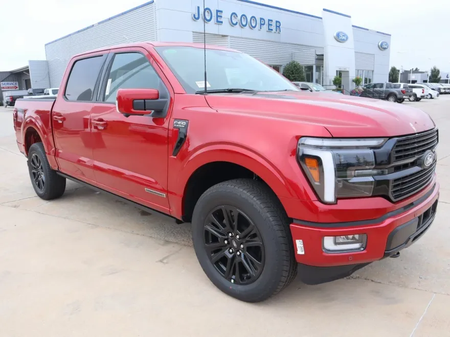 2025 Ford F-150 Platinum photo 1
