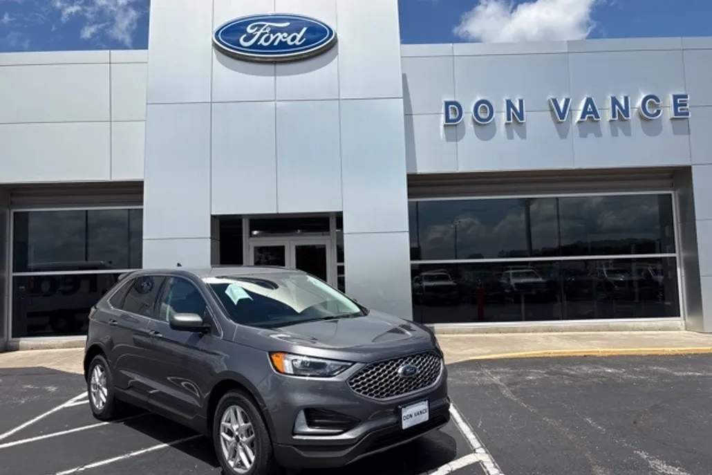2024 Ford Edge SEL photo 1