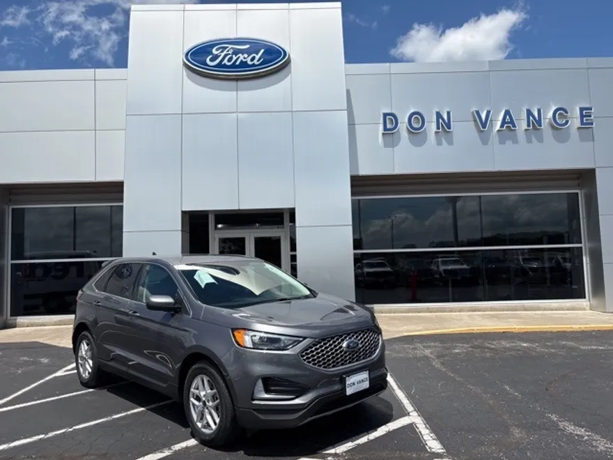 2024 Ford Edge SEL photo 1