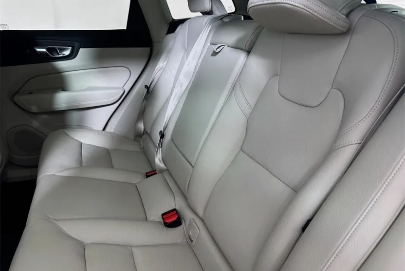 2025 Volvo XC60 B5 Core photo 1