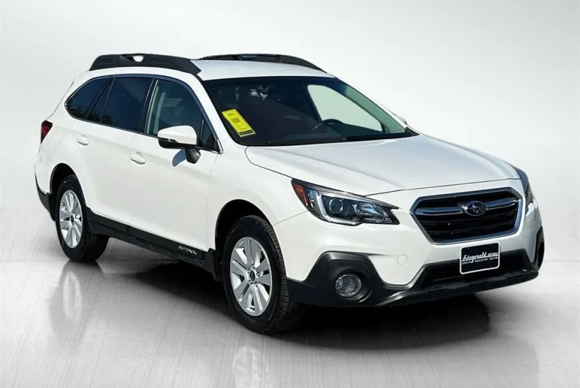 2019 Subaru Outback Premium photo 1
