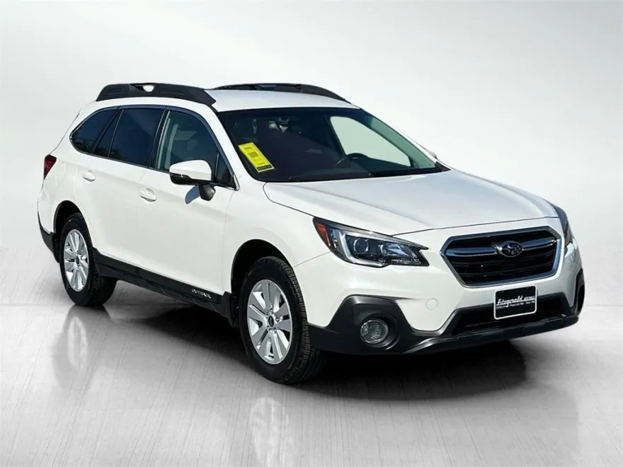 2019 Subaru Outback Premium photo 1
