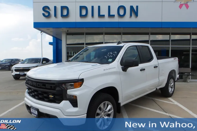 2026 Chevrolet Silverado Custom photo 1