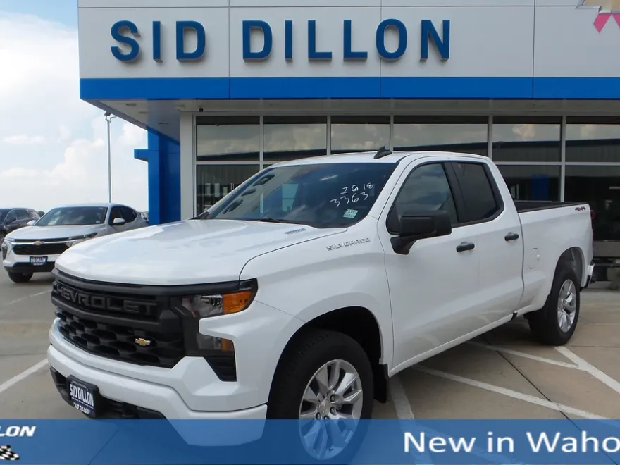 2026 Chevrolet Silverado Custom photo 1