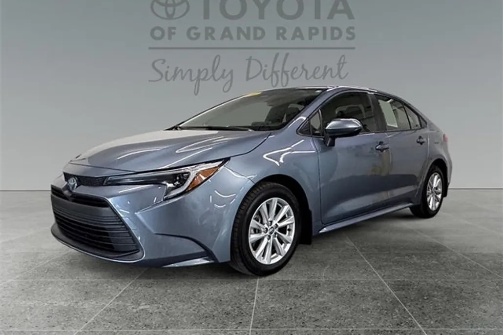 2024 Toyota Corolla Hybrid LE photo 1