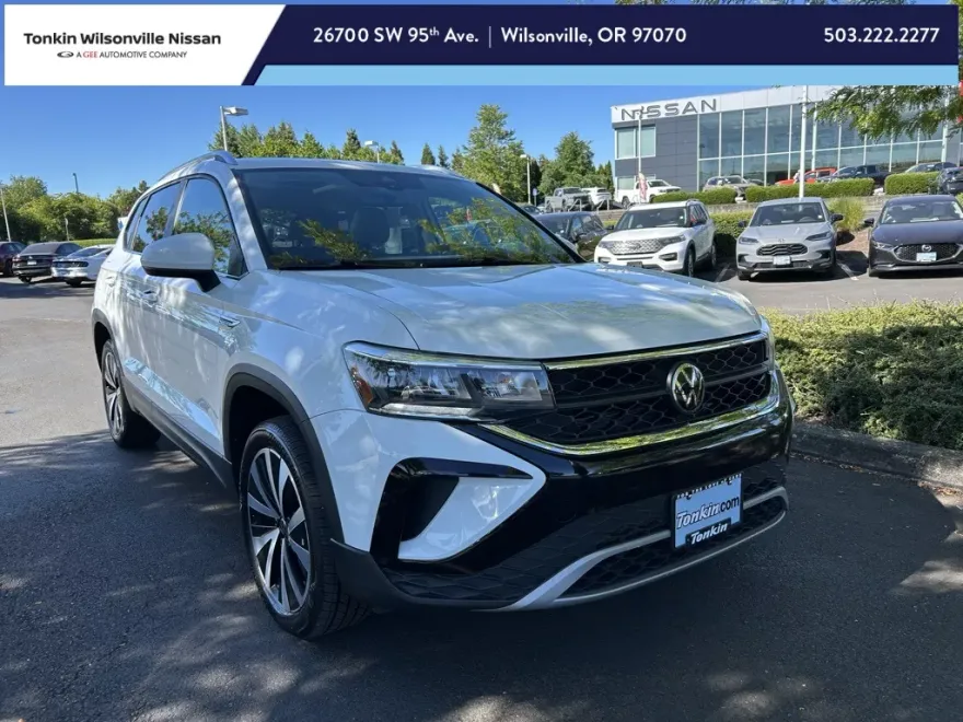 2023 Volkswagen Taos SE photo 1