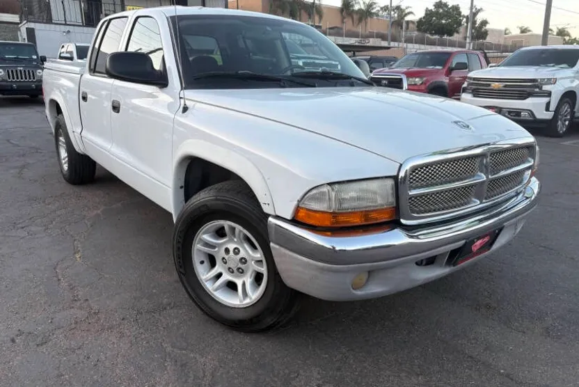 2004 Dodge Dakota SLT photo 1