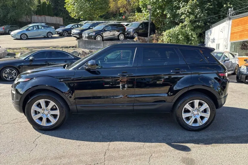 2017 Land Rover Range Rover Evoque SE photo 1