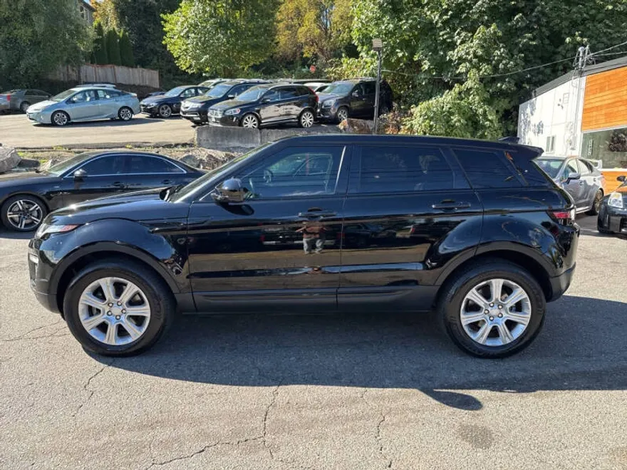 2017 Land Rover Range Rover Evoque SE photo 1