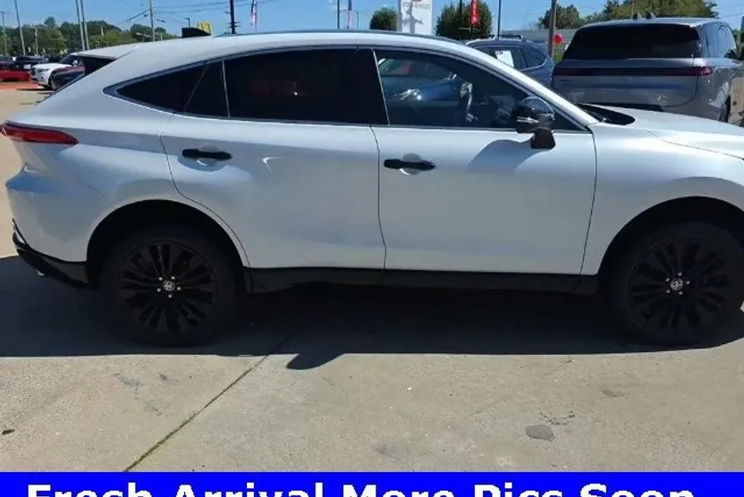 2024 Toyota Venza photo 1