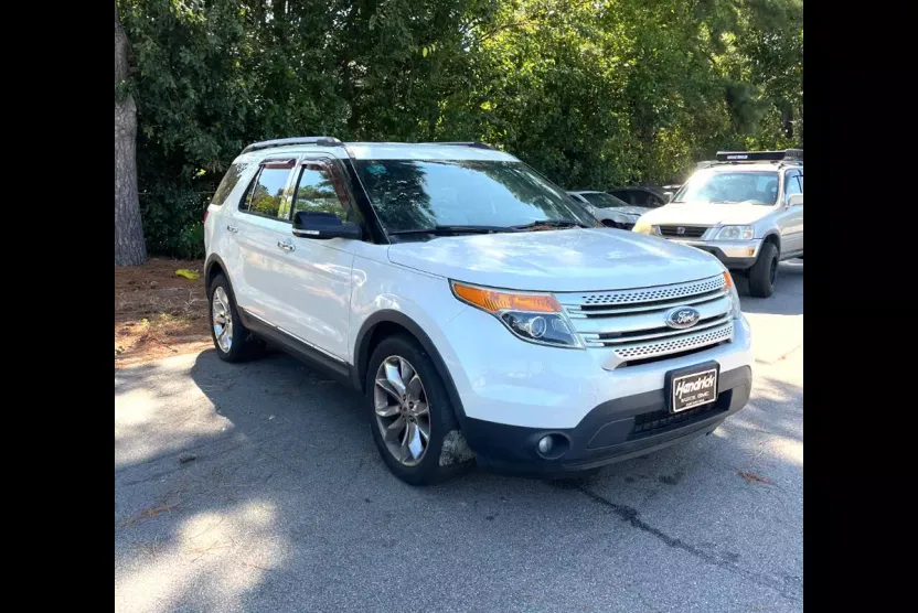 2015 Ford Explorer XLT photo 1