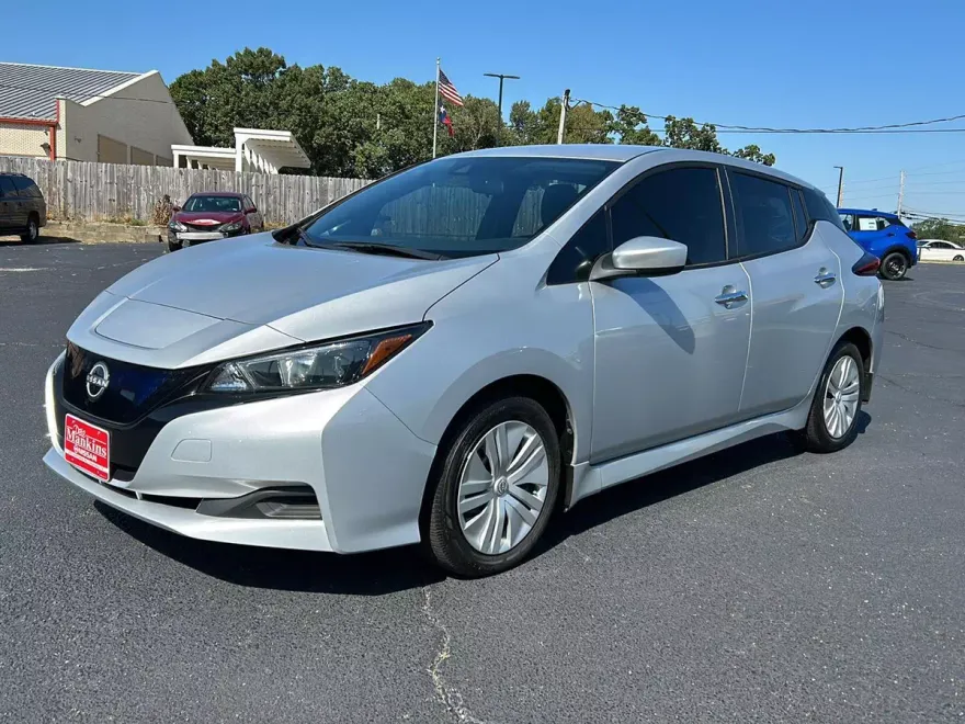 2023 Nissan Leaf S photo 1