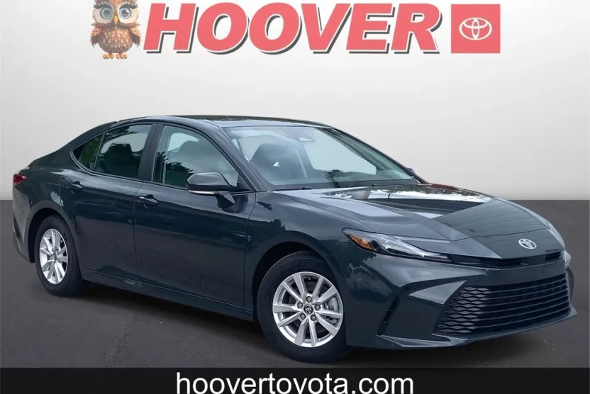 2025 Toyota Camry LE photo 1