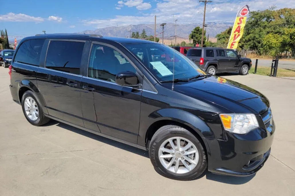 2020 Dodge Grand Caravan SXT photo 1