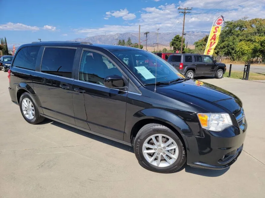 2020 Dodge Grand Caravan SXT photo 1