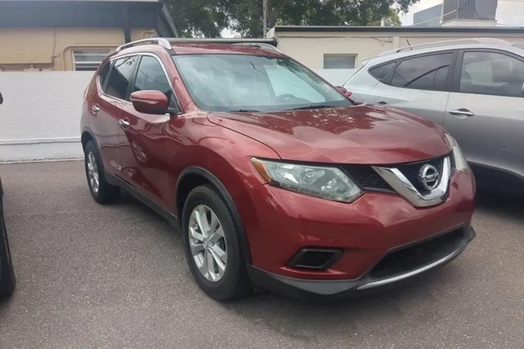 2014 Nissan Rogue SV photo 1