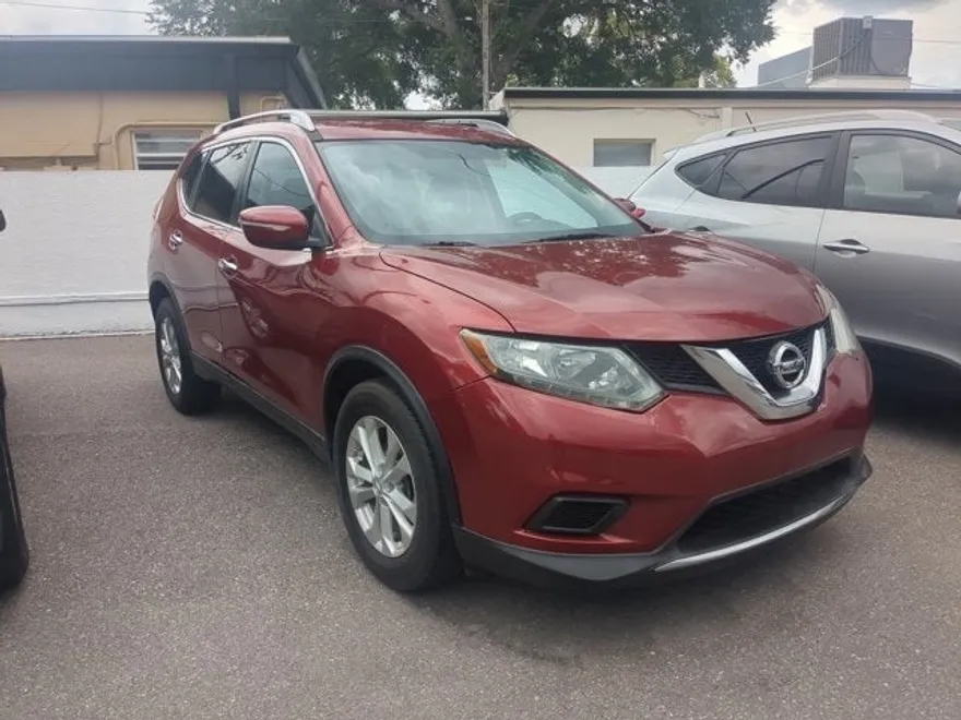 2014 Nissan Rogue SV photo 1