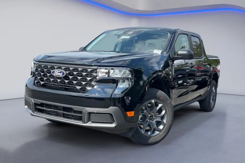2025 Ford Maverick XLT photo 1