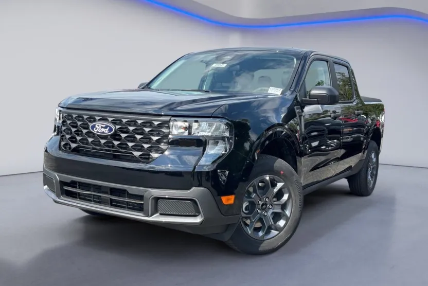2025 Ford Maverick XLT photo 1