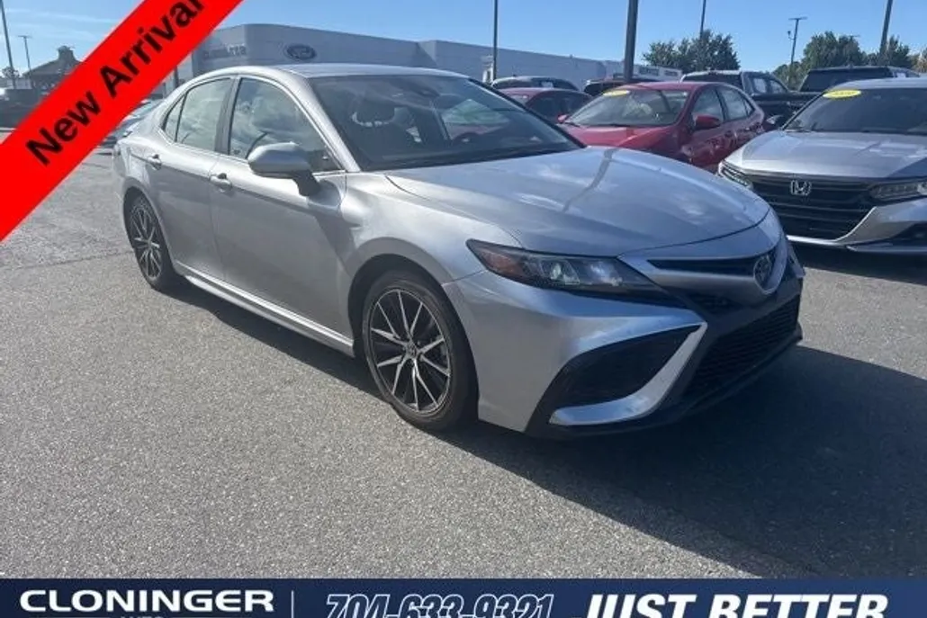 2023 Toyota Camry SE photo 1